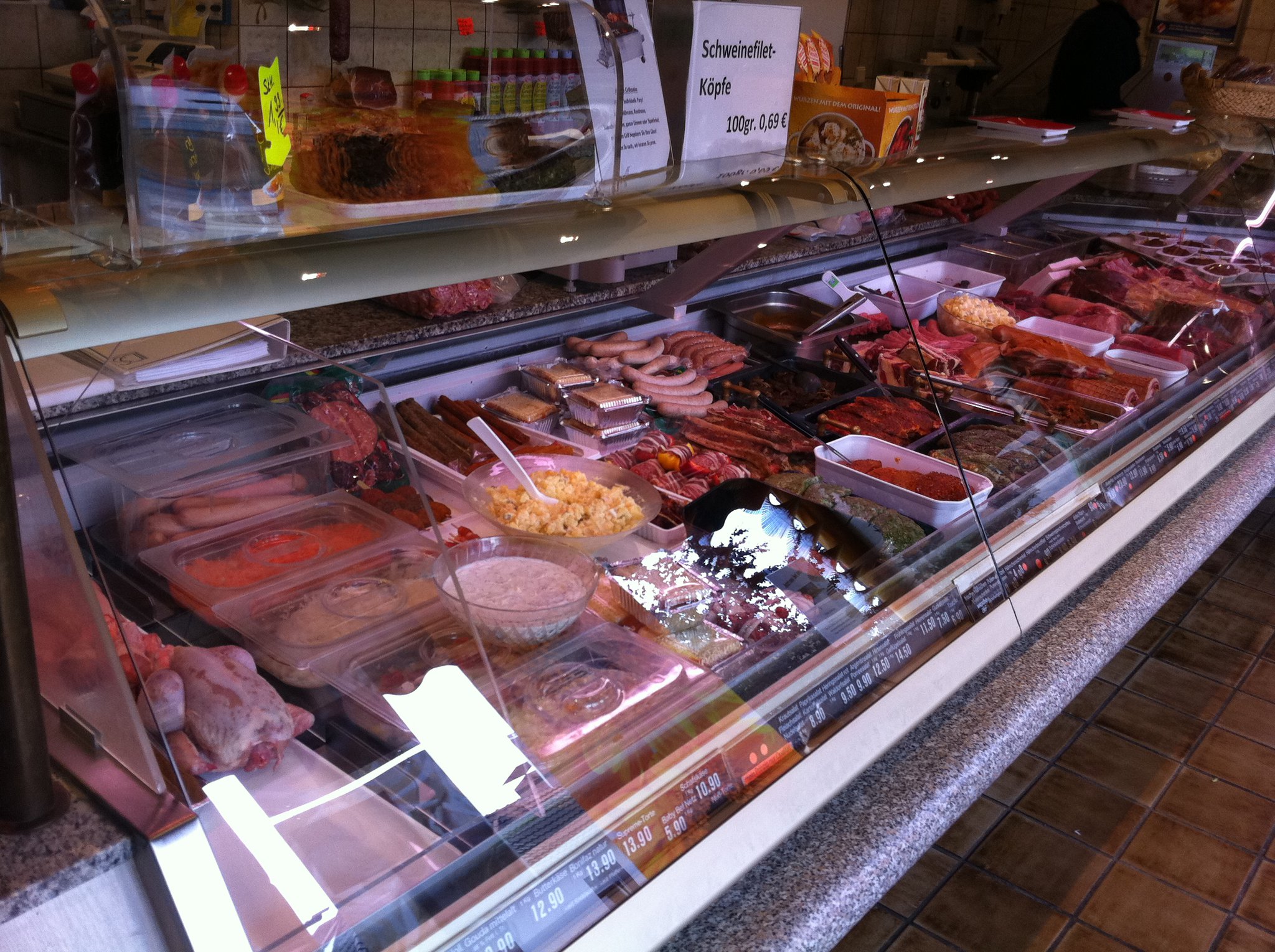 Frisches Fleisch in der Auslage